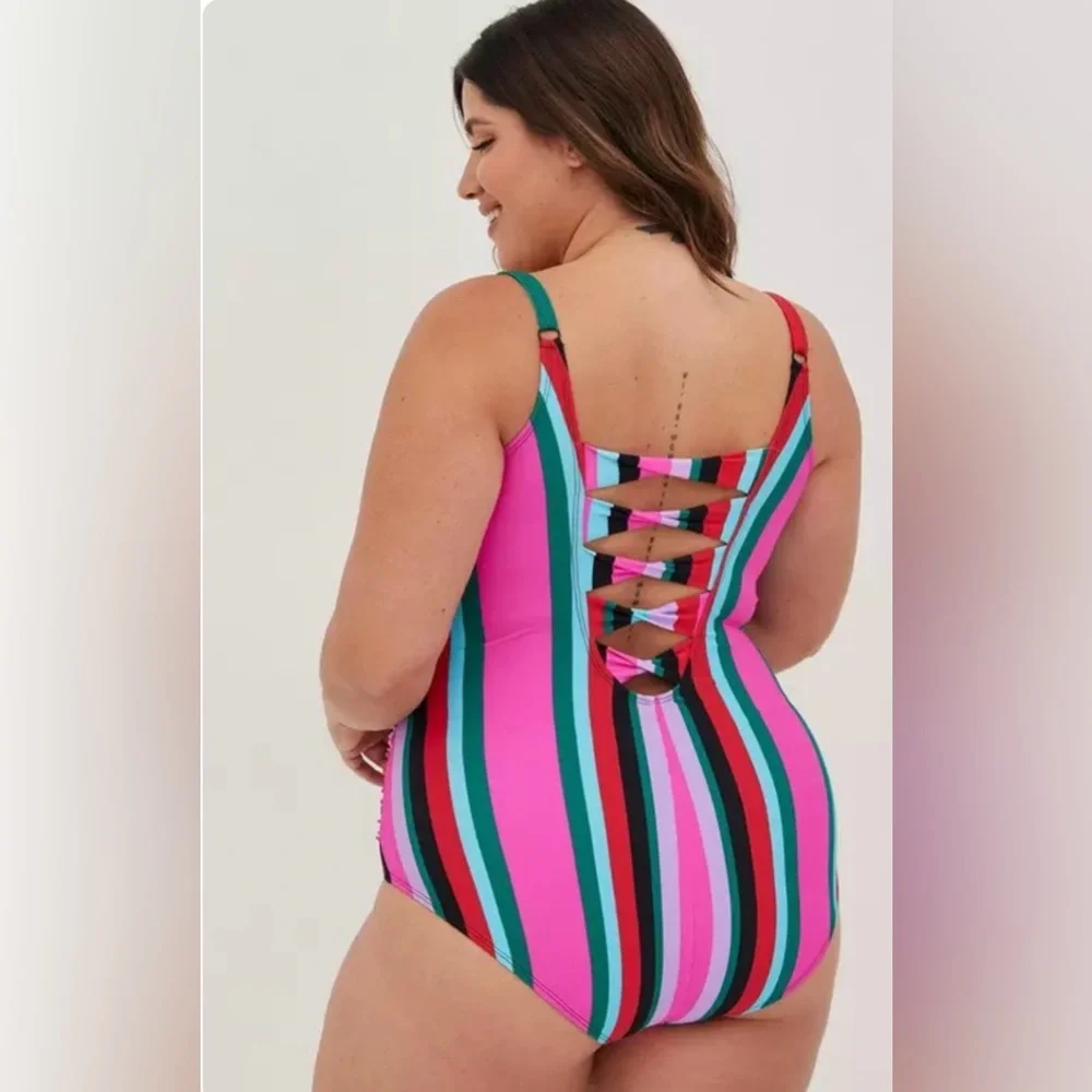 TORRID Wireless Twist Back Ruched One Piece Swimsuit Size 3 (3xl 22-24) - Picture 2 of 9